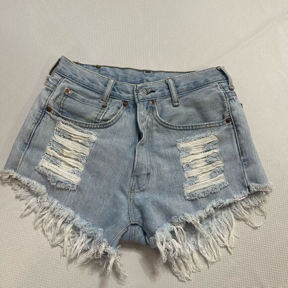 Levi’s Light Wash Destroyed Denim Shorts Size 28 See Measurements